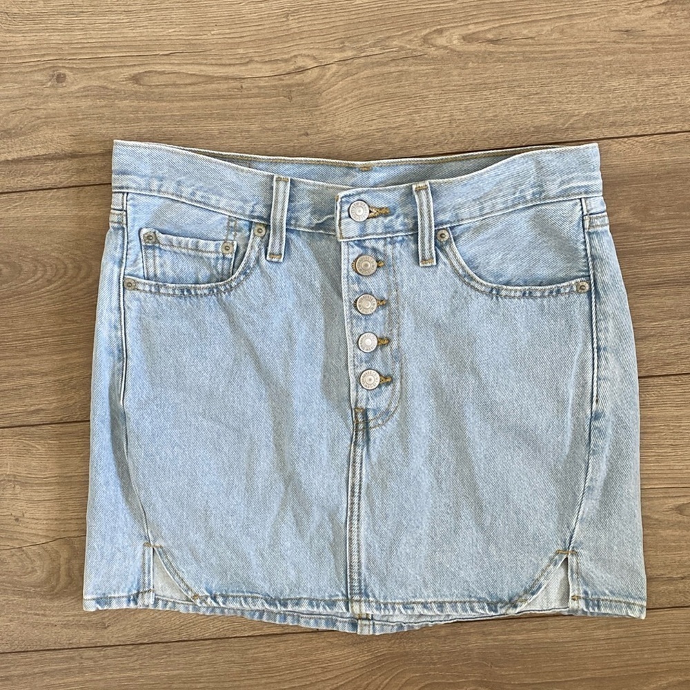 Levi's Icon Mini Denim Skirt Light Wash Fitted Button Size 27